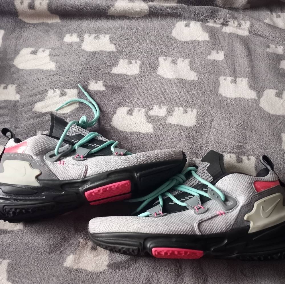 Men,s Nike theioth